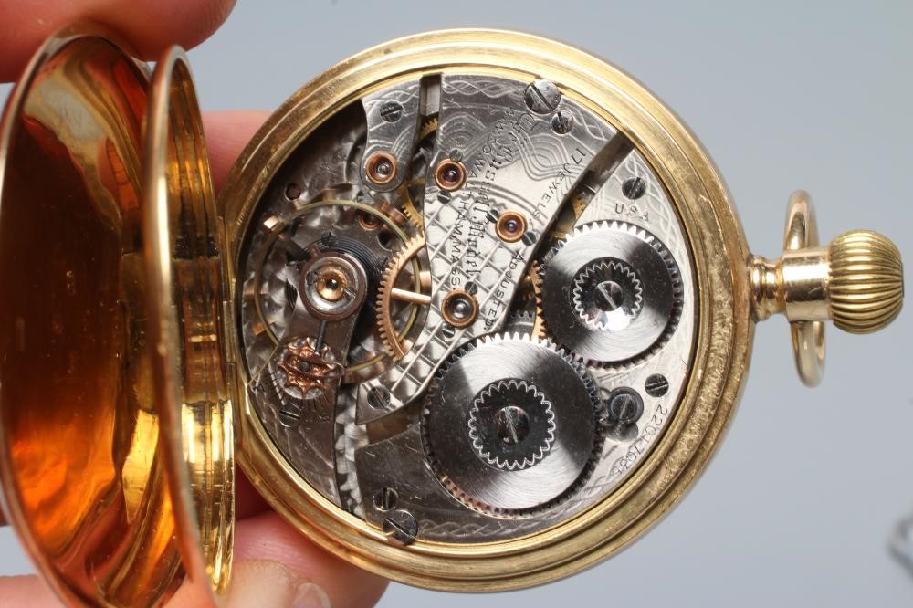 AN 18CT GOLD TOP WIND HALF HUNTER POCKET WATCH Image