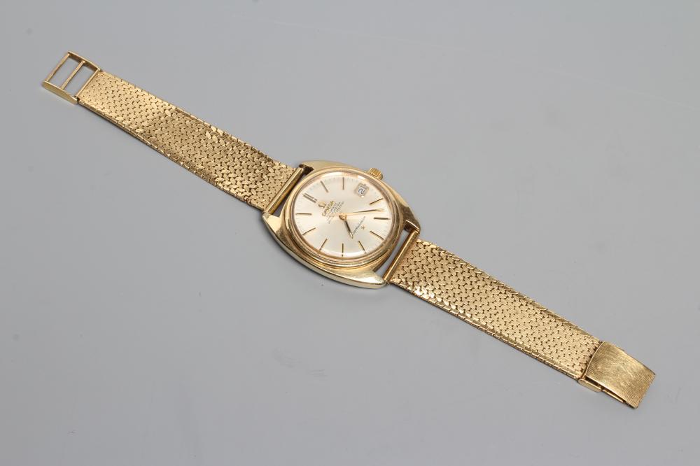 A GENTLEMAN'S 9CT GOLD OMEGA AUTOMATIC CONSTELLATION CHRONOMETER Image