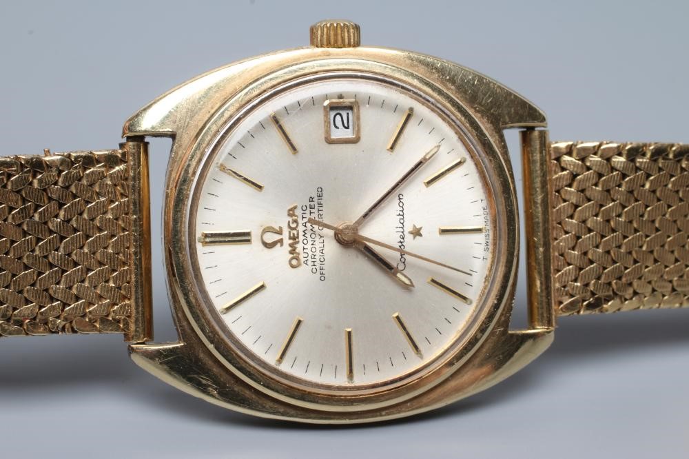 A GENTLEMAN'S 9CT GOLD OMEGA AUTOMATIC CONSTELLATION CHRONOMETER Image