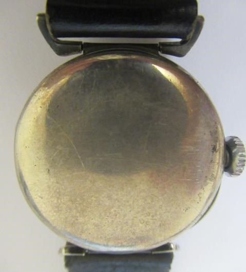 A MID SIZE WRISTWATCH Image