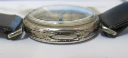 A MID SIZE WRISTWATCH Image