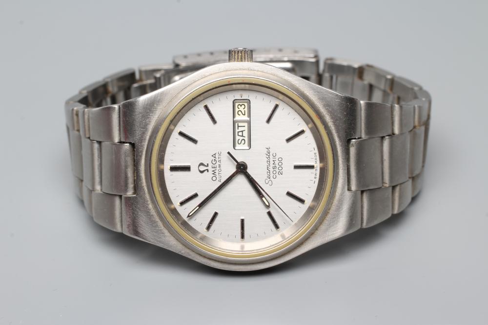 A GENTLEMAN'S OMEGA AUTOMATIC SEAMASTER COSMIC 2000 WRISTWATCH Image