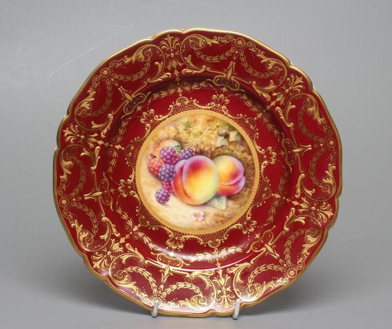 A ROYAL WORCESTER CHINA CABINET PLATE Image