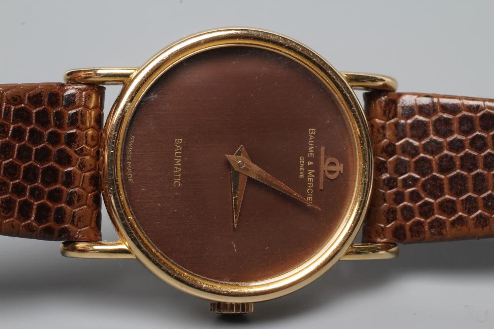 A LADY'S 18CT GOLD BAUME & MERCIER WRISTWATCH Image