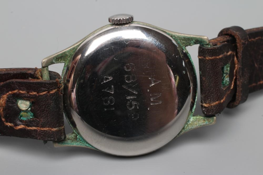 A WORLD WAR II AIR MINISTRY RAF PILOT'S/NAVIGATOR'S OMEGA WRISTWATCH Image