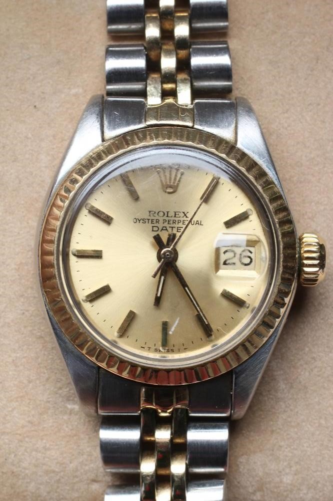 A LADY'S ROLEX OYSTER PERPETUAL DATE WRISTWATCH Image