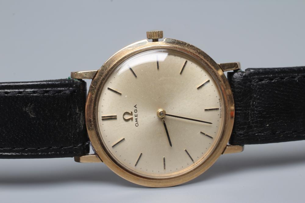 A GENTLEMAN'S 9CT GOLD OMEGA WRISTWATCH Image
