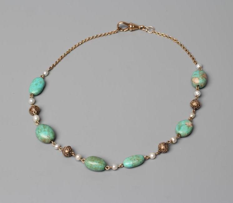 AN ARTS AND CRAFTS NECKLACE Image