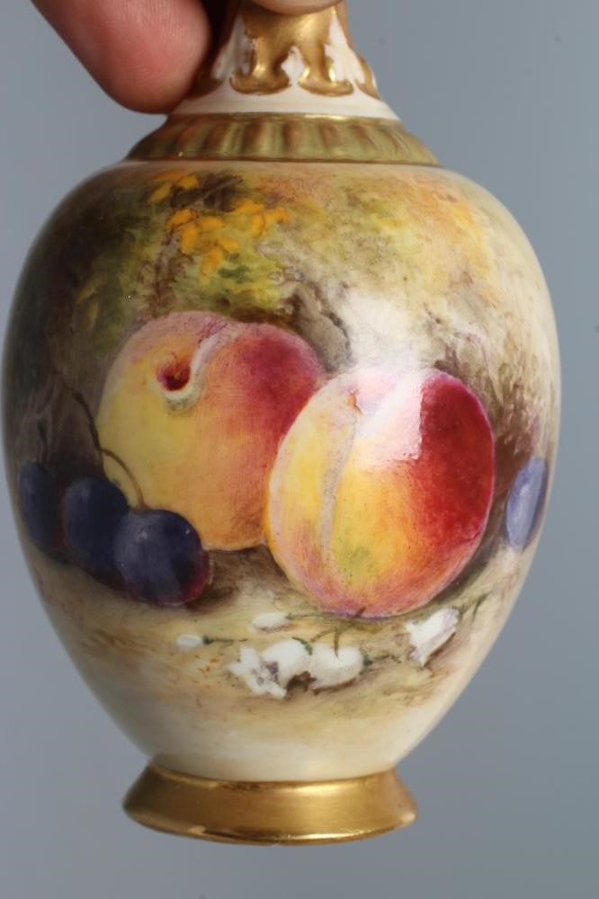 A ROYAL WORCESTER CHINA SMALL VASE Image