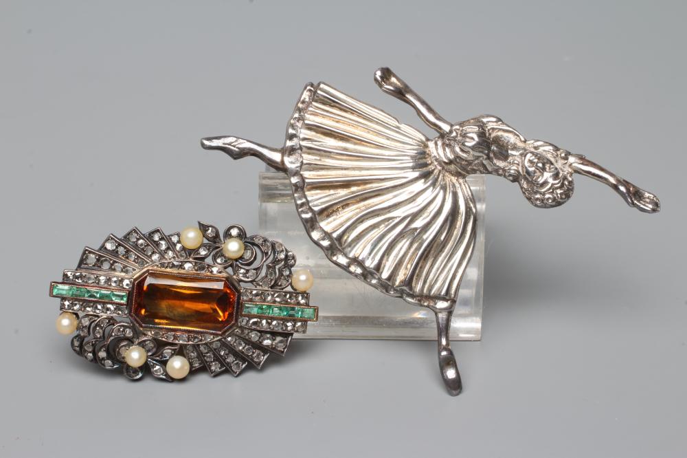 AN ART DECO BROOCH Image