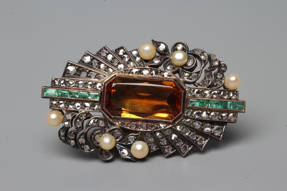AN ART DECO BROOCH Image