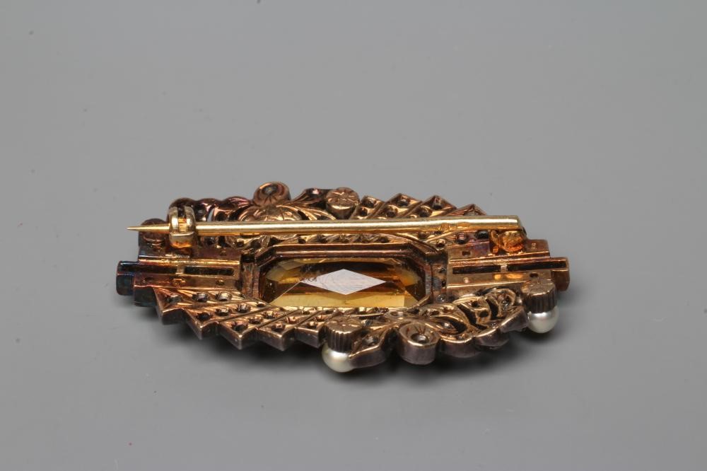 AN ART DECO BROOCH Image