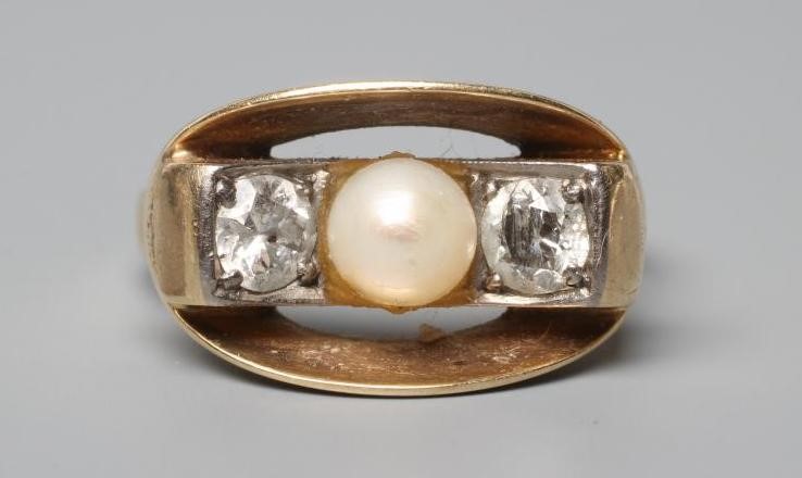 AN ART DECO COCKTAIL RING Image