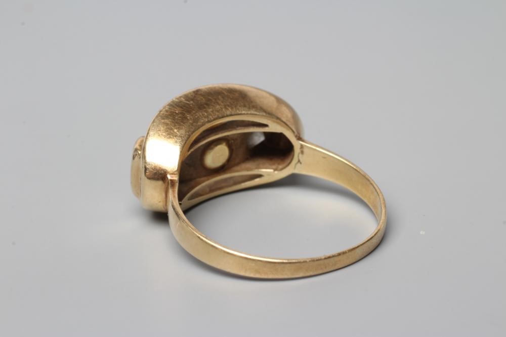 AN ART DECO COCKTAIL RING Image
