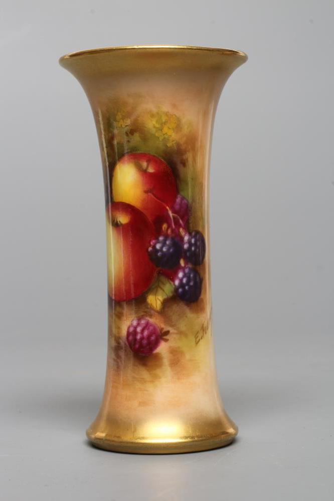A ROYAL WORCESTER CHINA SMALL VASE Image