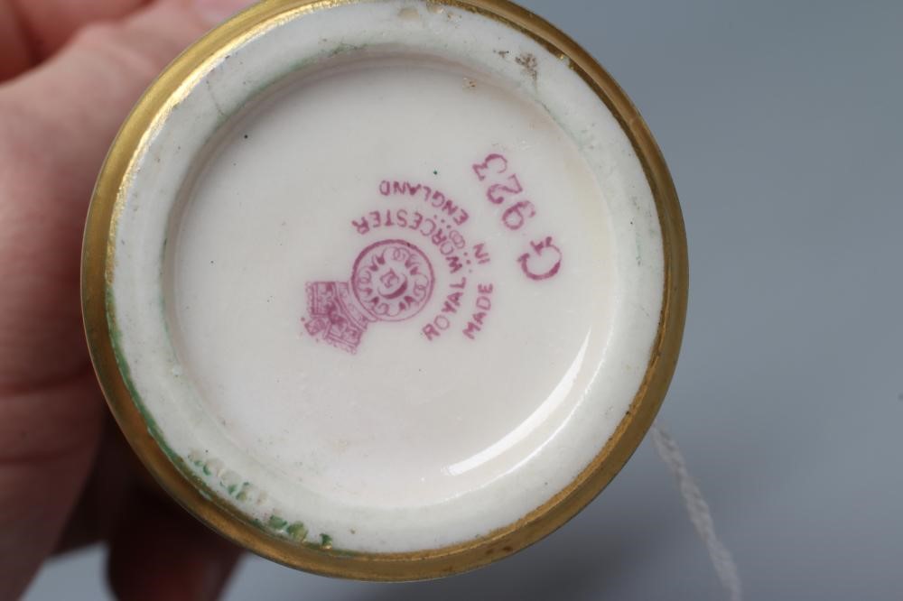 A ROYAL WORCESTER CHINA SMALL VASE Image