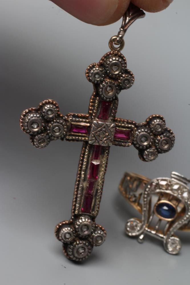 AN EDWARDIAN SAPPHIRE AND DIAMOND RING Image