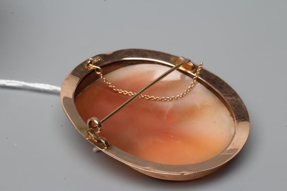 A VICTORIAN SHELL CAMEO of oval form Image