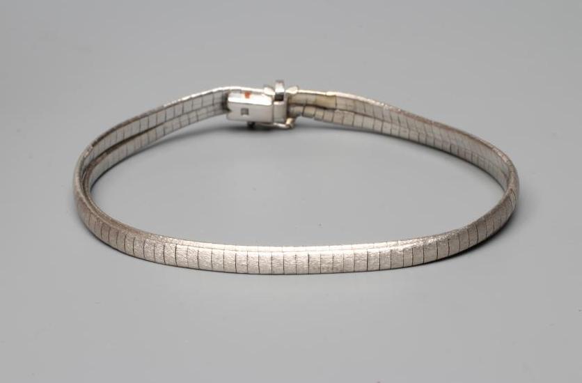A DOUBLE BRACELET to match the previous lot, 18.1g (Illustrated) (Est. plus 24% premium inc. VAT) Image