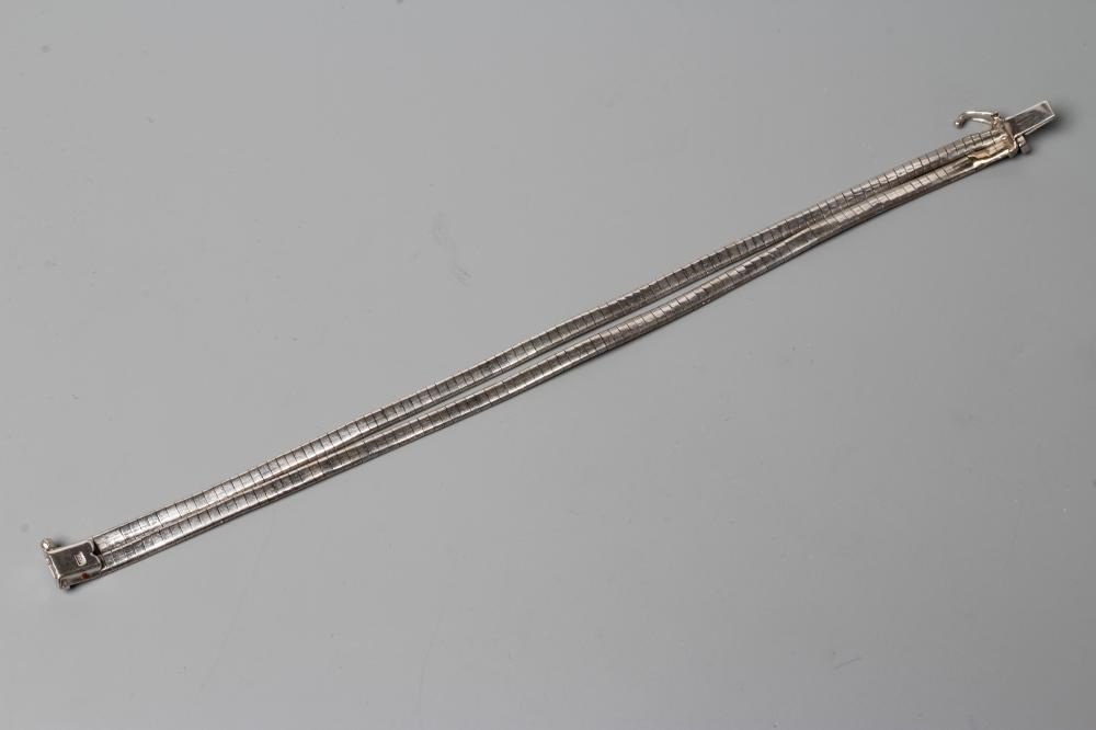 A DOUBLE BRACELET to match the previous lot, 18.1g (Illustrated) (Est. plus 24% premium inc. VAT) Image