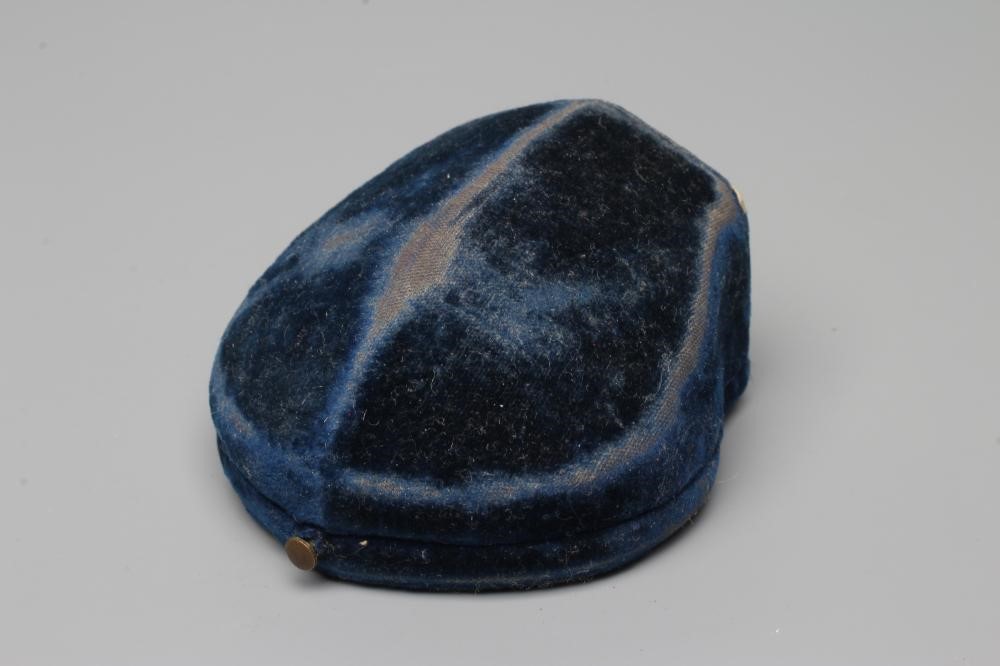 A VICTORIAN ETRUSCAN REVIVAL BOSS BROOCH Image