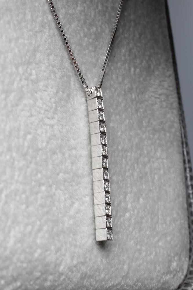 A DAVID MORRIS SIGNATURE COLLECTION DIAMOND PENDANT Image