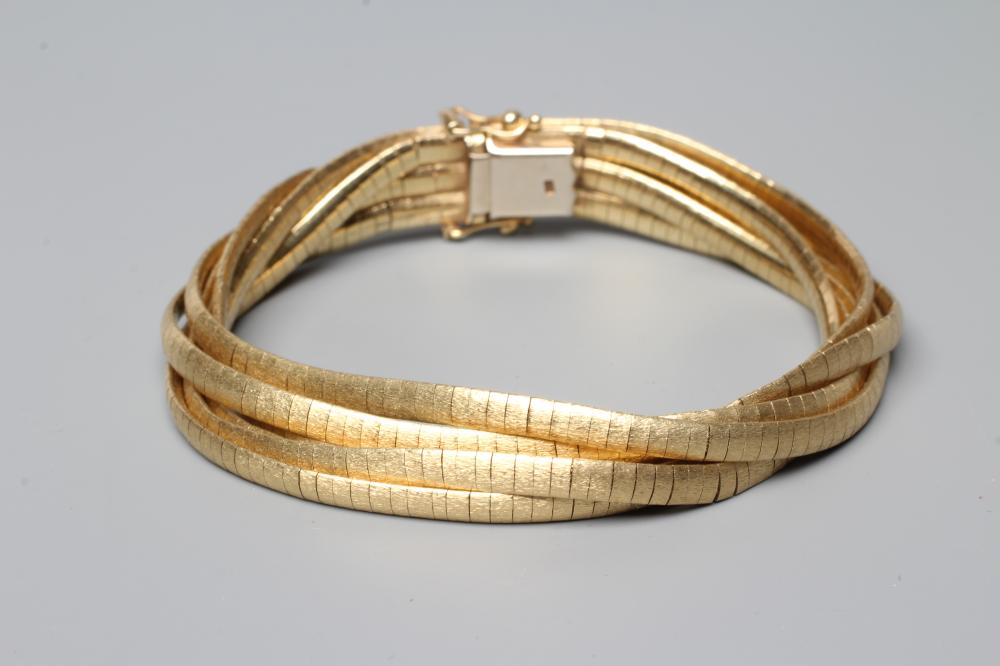A MATT EFFECT SIX STRAND SQUARE LINK BRACELET with slide fastener, stamped 585, OR, 765, 50.1g Image