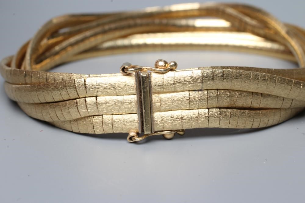 A MATT EFFECT SIX STRAND SQUARE LINK BRACELET with slide fastener, stamped 585, OR, 765, 50.1g Image