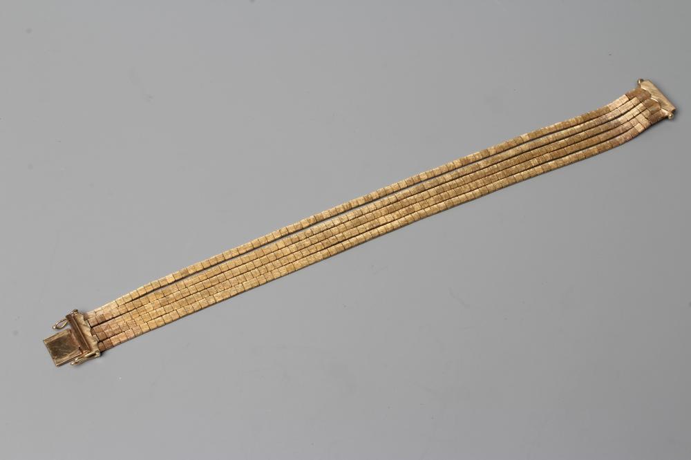 A MATT EFFECT FIVE STRAND SQUARE LINK BRACELET with slide fastener, stamped 333, 28g (Illustrated) Image