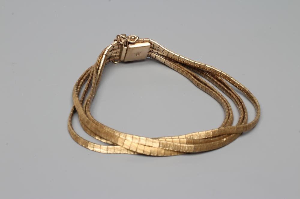 A MATT EFFECT FIVE STRAND SQUARE LINK BRACELET with slide fastener, stamped 333, 28g (Illustrated) Image