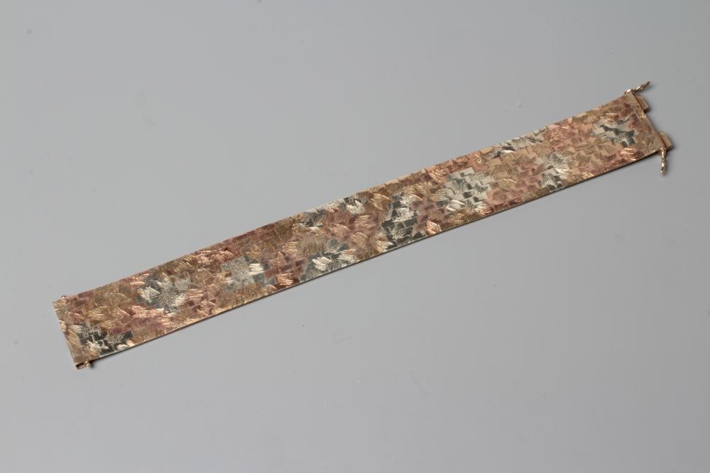 A 9CT TRI-COLOUR GOLD BRICK LINK BRACELET, sponsor's PP&P, London 1971, 56g (Illustrated) (Est. plus Image