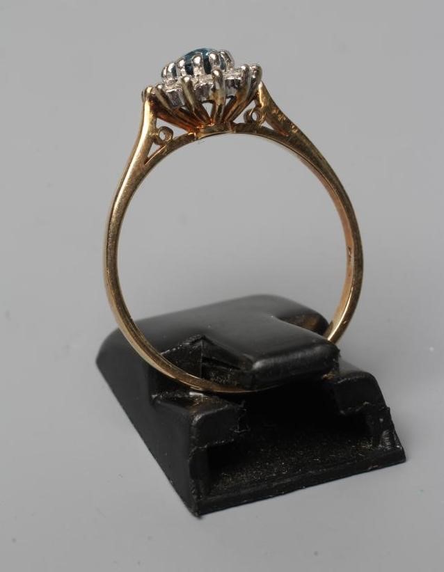 A BLUE TOPAZ AND DIAMOND CLUSTER RING Image