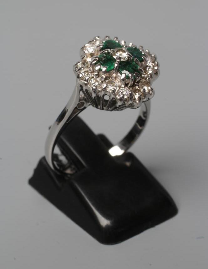 AN EMERALD AND DIAMOND CLUSTER RING Image