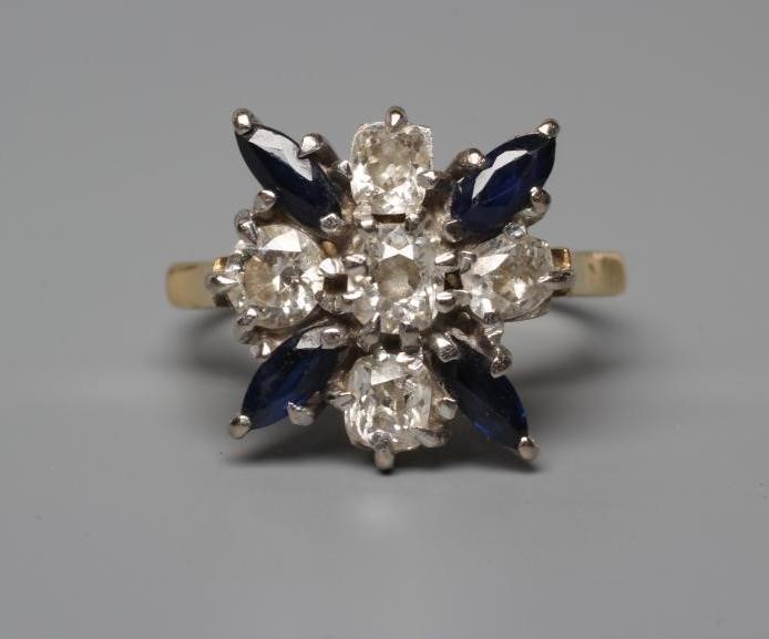 A SAPPHIRE AND DIAMOND DRESS RING Image