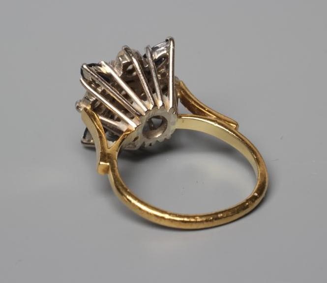 A SAPPHIRE AND DIAMOND DRESS RING Image