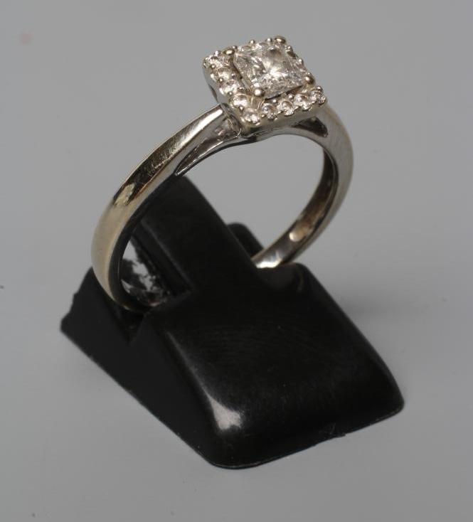 A DIAMOND CLUSTER RING Image