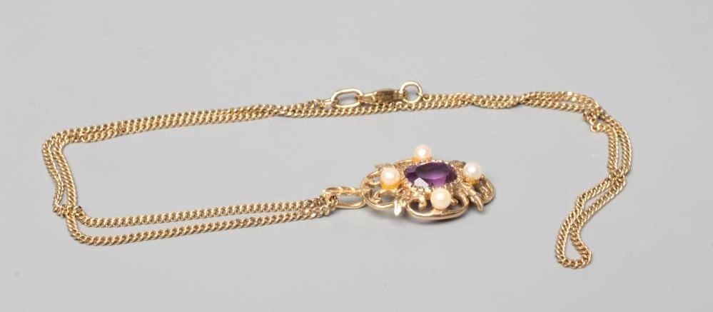 AN AMETHYST PENDANT Image