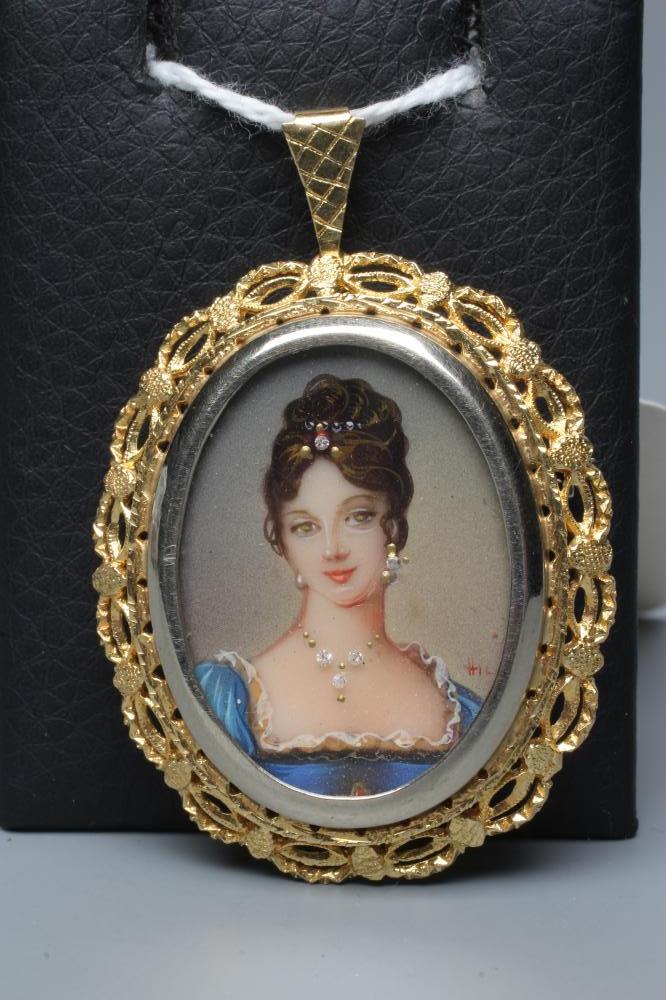 AN 18CT GOLD PENDANT Image