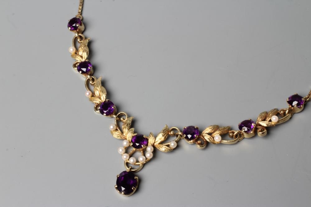 AN AMETHYST NECKLACE Image