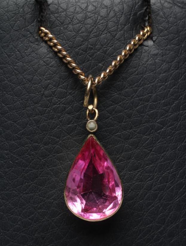 A PINK TOPAZ(?) PENDANT Image