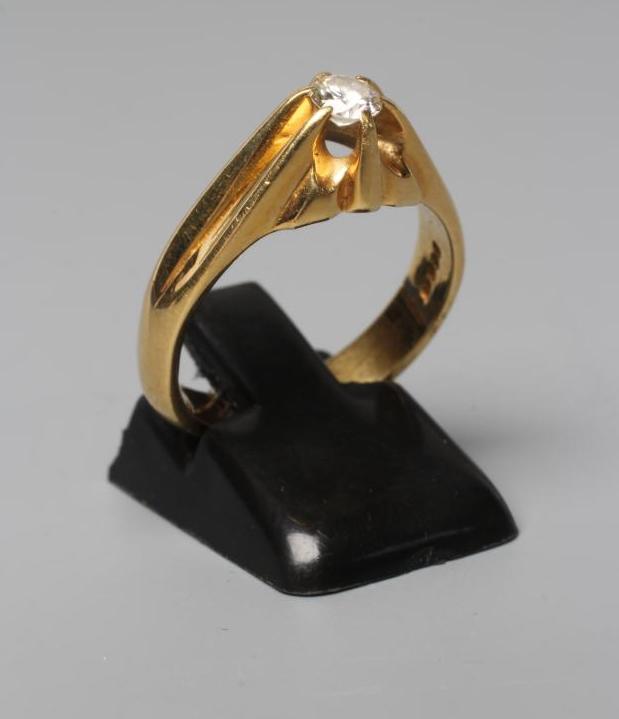 A GENTLEMAN'S SOLITAIRE DIAMOND RING, the brilliant cut stone of approximately 0.25cts claw set to Image