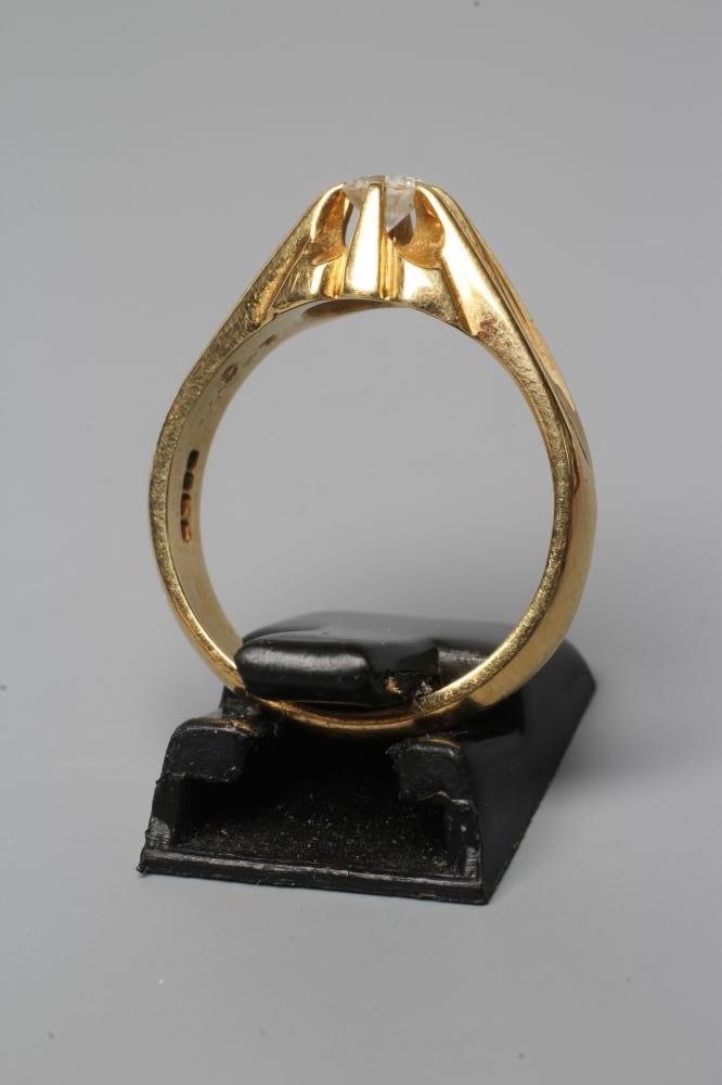 A GENTLEMAN'S SOLITAIRE DIAMOND RING, the brilliant cut stone of approximately 0.25cts claw set to Image