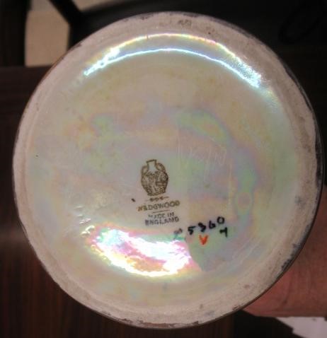 A WEDGWOOD FAIRYLAND LUSTRE VASE Image