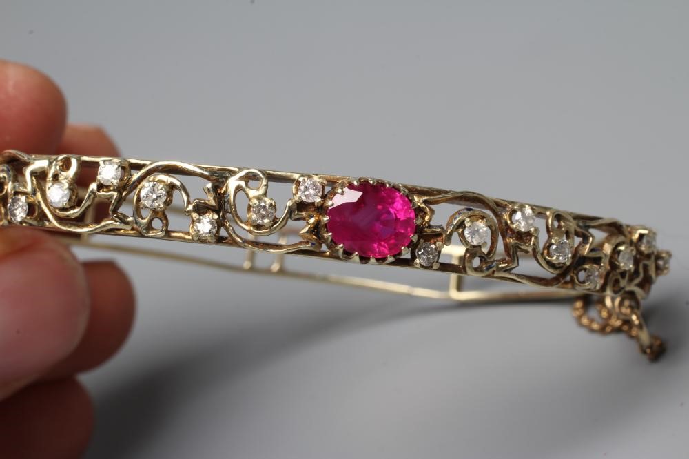 A STIFF HINGED BANGLE Image