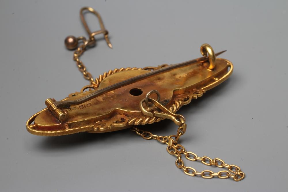 AN EDWARDIAN 15CT GOLD BROOCH of quatrefoil form Image