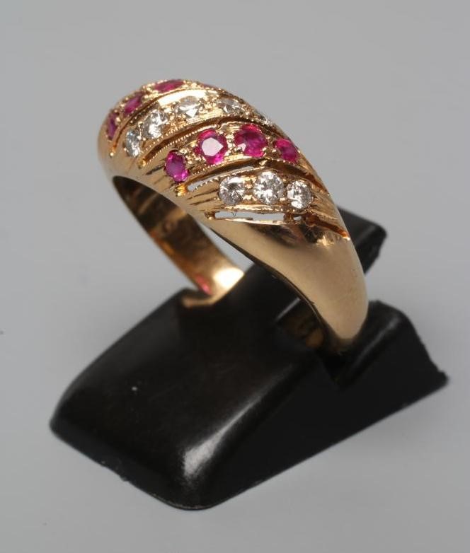 A RUBY AND DIAMOND BAND RING set with alternating wrythen bands on a plain shank, stamped 18c, size Image