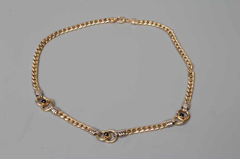 A FLAT CURB LINK CHAIN NECKLACE Image