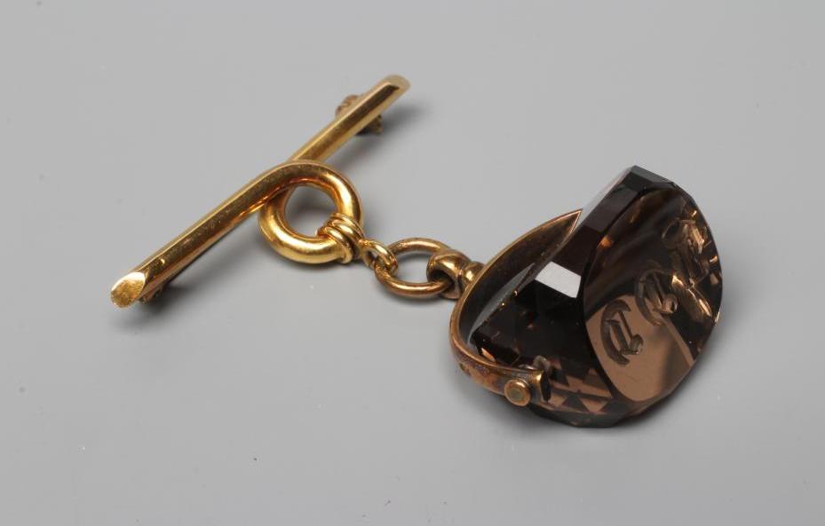 A LATE VICTORIAN SWIVEL FOB, the facet cut topaz(?) engraved with initials, on a plain mount, Image