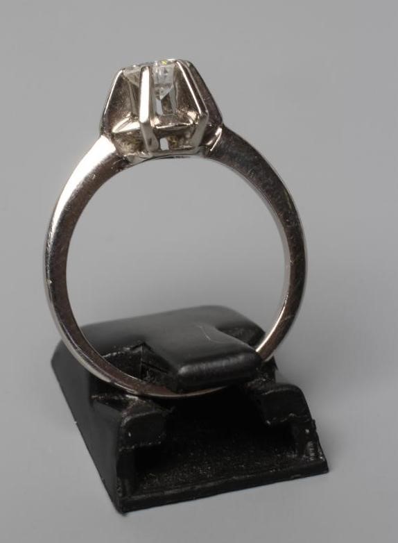 A SOLITAIRE DIAMOND RING, the round brilliant cut stone of approximately 0.7cts in a high claw Image