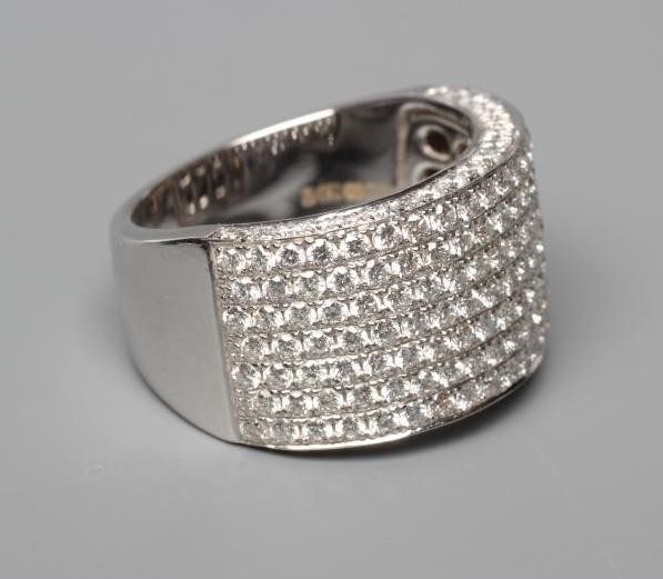 A HALF HOOP DIAMOND COCKTAIL RING Image